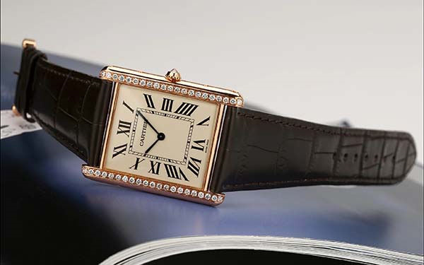 卡地亚腕表机芯里面有划痕怎么办