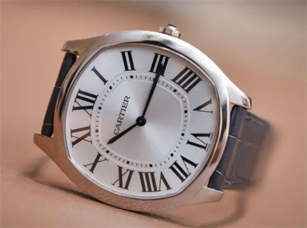 卡地亚腕表进水了应该咋处理